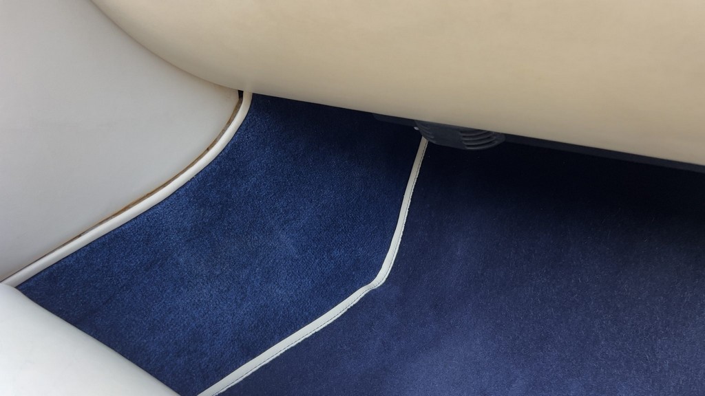 2001 Bentley Azure - Image 95