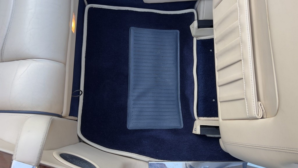 2001 Bentley Azure - Image 99