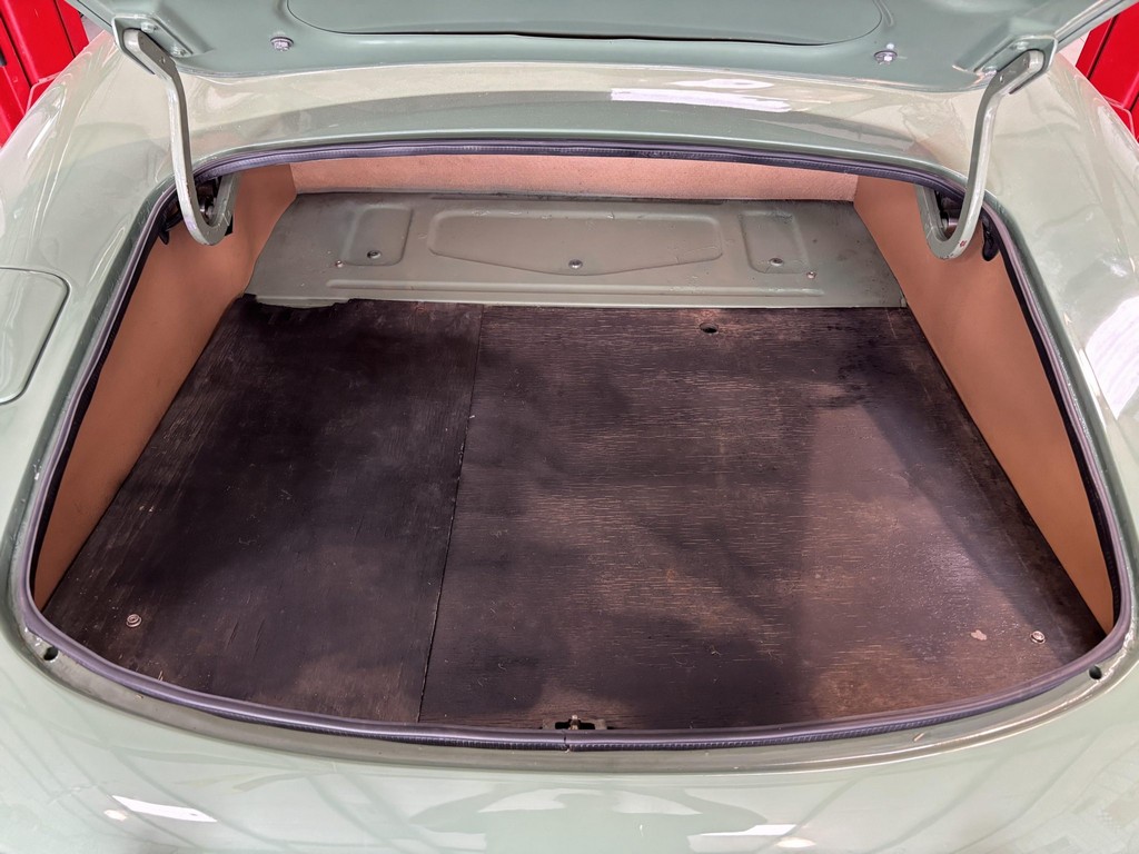 1971 Jaguar XKE Series II Roadster - Image 92