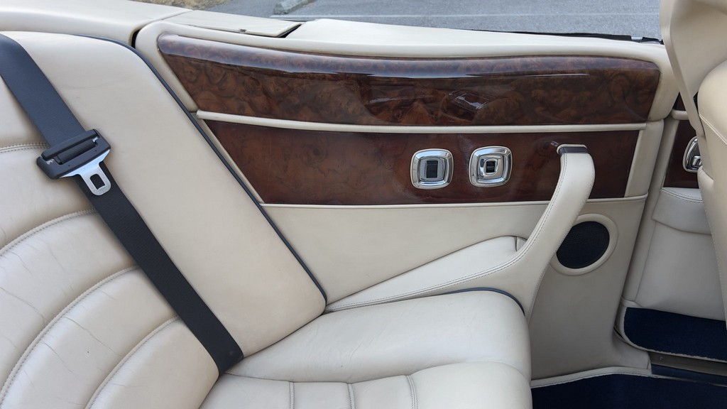 2001 Bentley Azure - Image 111