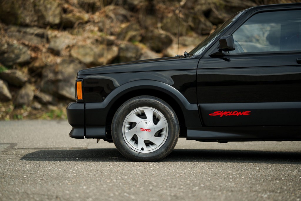 1991 GMC Syclone - Image 10