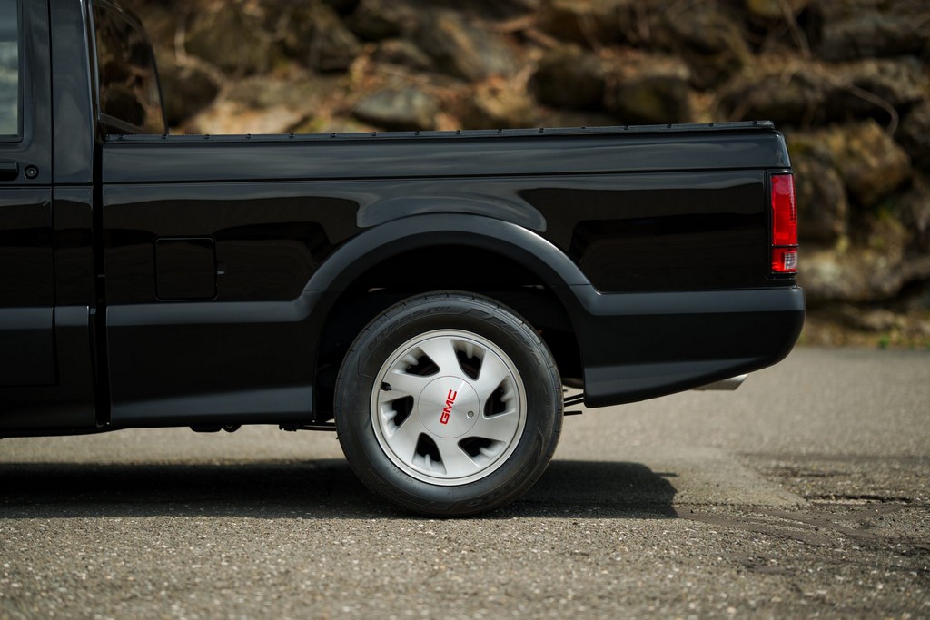 1991 GMC Syclone - Image 12