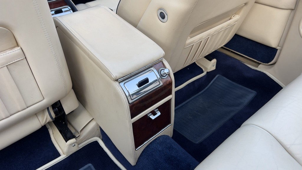 2001 Bentley Azure - Image 134