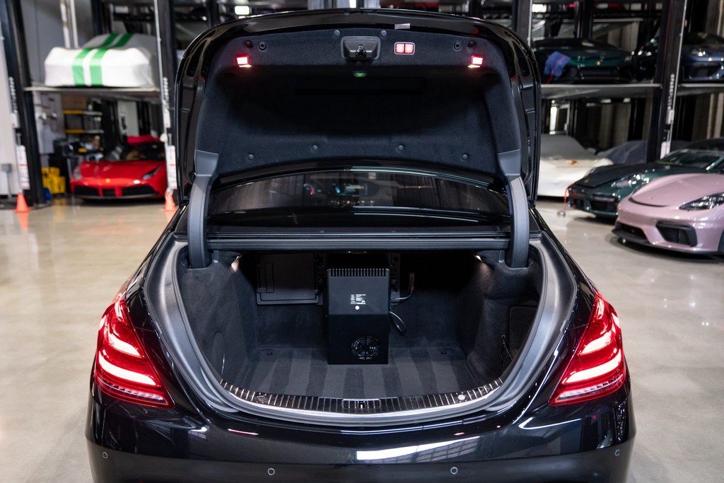 2020 Mercedes-AMG S65 Sedan Final Edition - Image 8