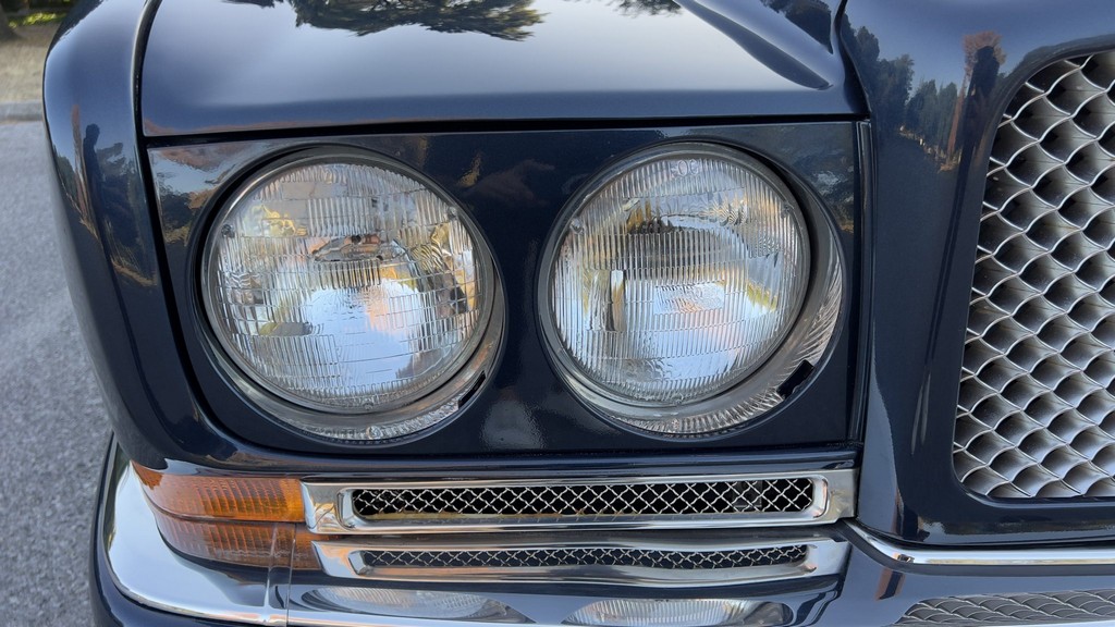 2001 Bentley Azure - Image 172