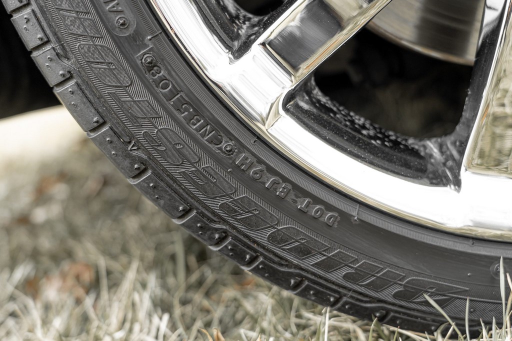 2006 Aston Martin DB9 Volante - Image 4