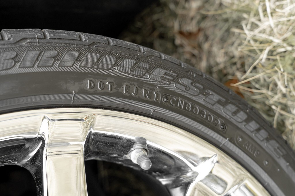 2006 Aston Martin DB9 Volante - Image 5