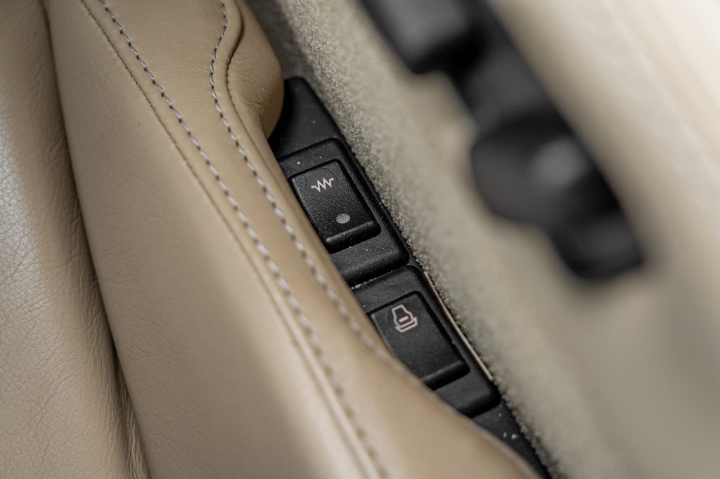 2006 Aston Martin DB9 Volante - Image 10