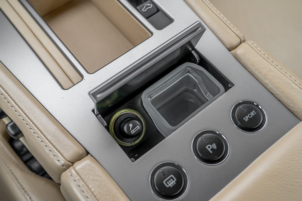 2006 Aston Martin DB9 Volante - Image 11