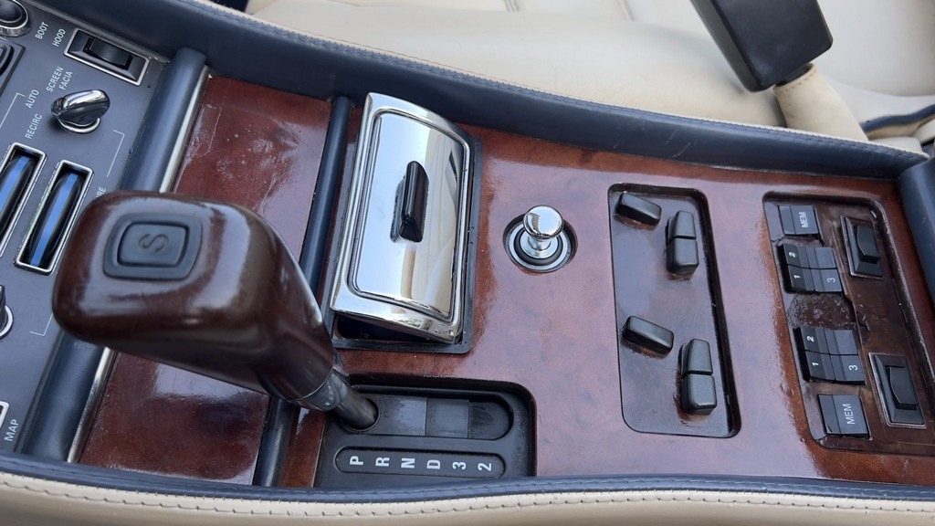 2001 Bentley Azure - Image 197