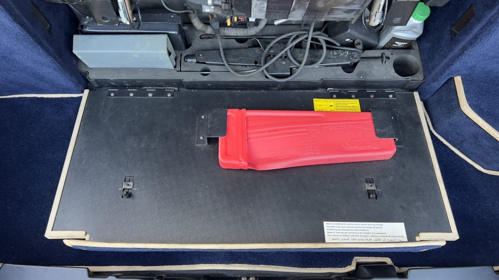 2001 Bentley Azure - Image 240