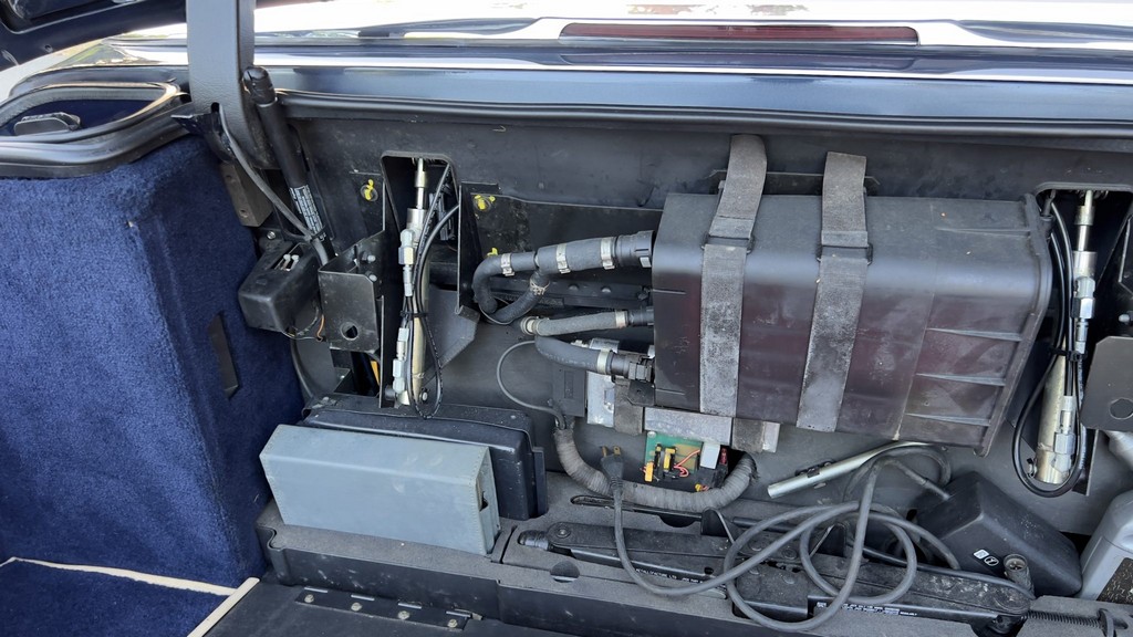 2001 Bentley Azure - Image 244