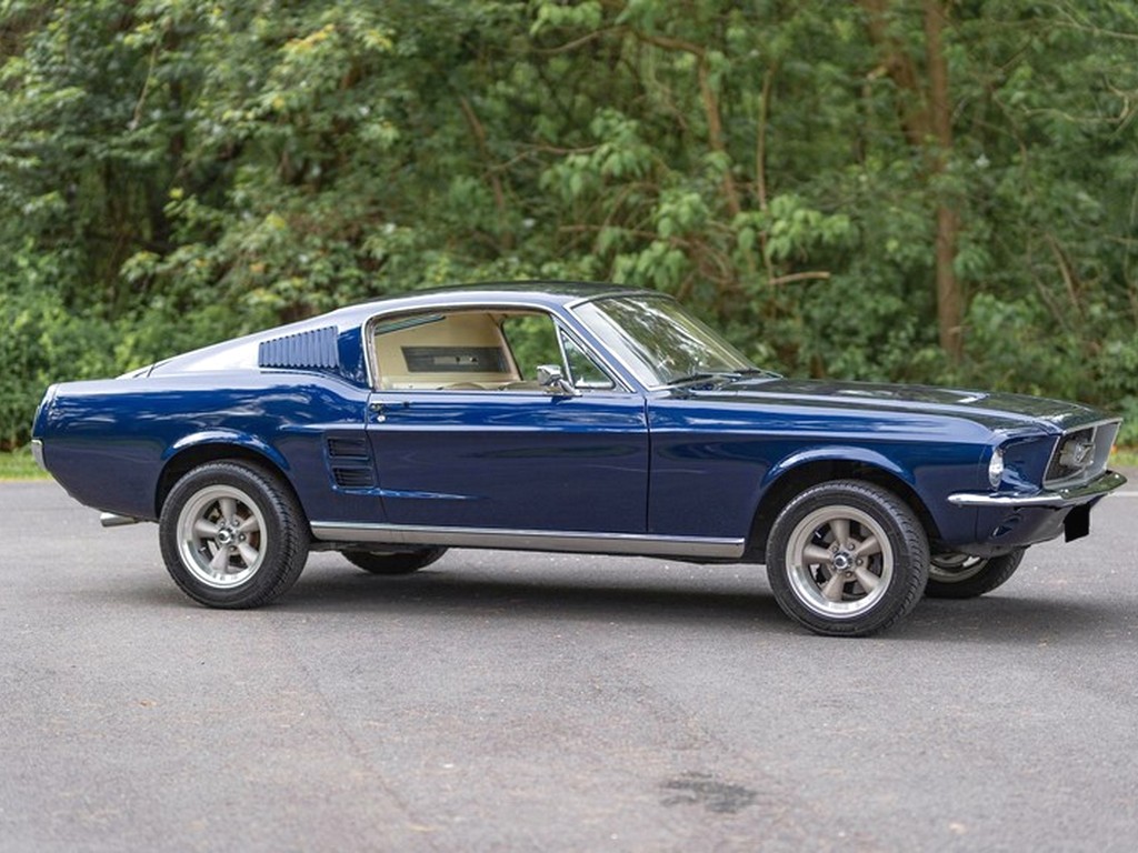 1967 Ford Mustang Fastback Blue - Image 12