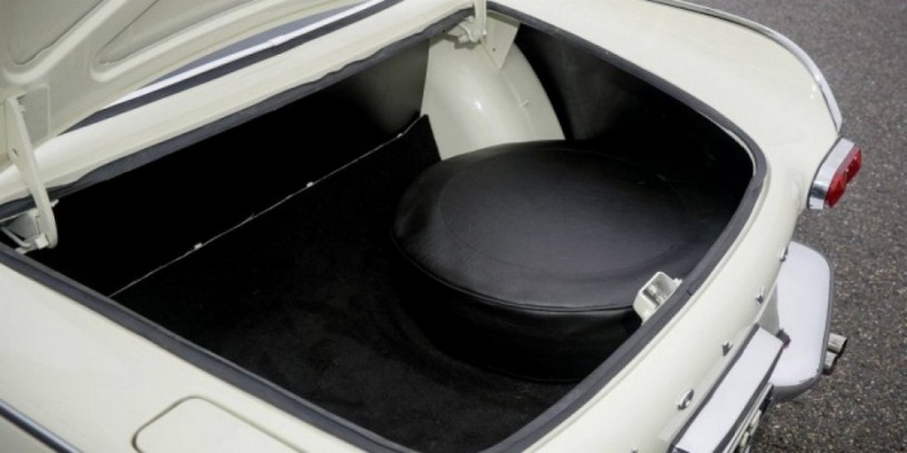 1963 Volvo P1800 Jensen - Image 4