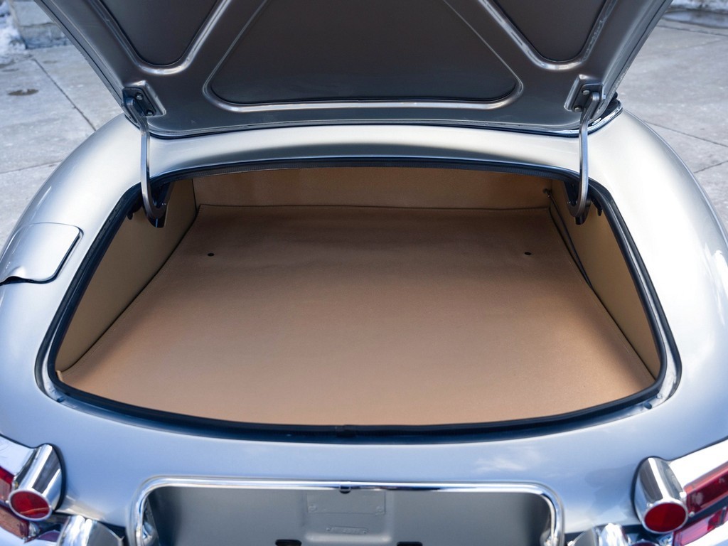 1965 Jaguar E-Type Roadster - Image 4