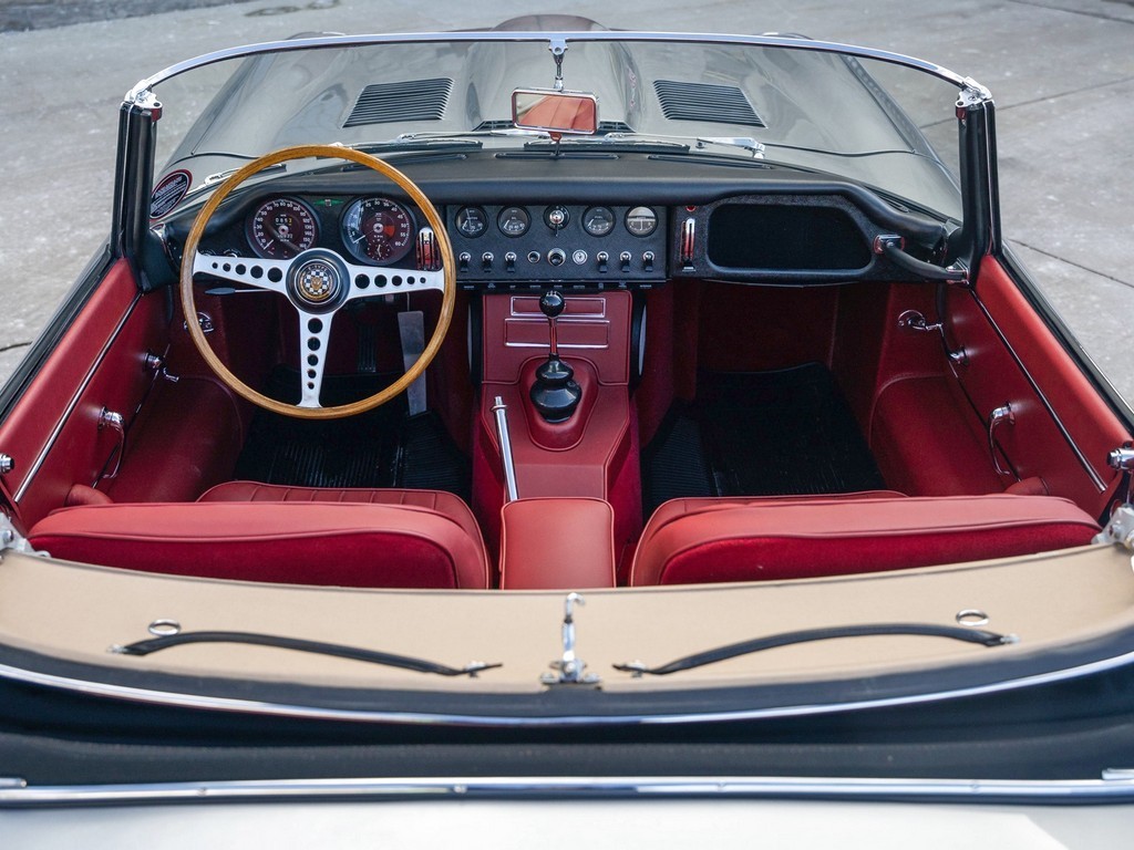 1965 Jaguar E-Type Roadster - Image 9