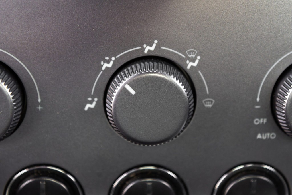 2005 Aston Martin DB9 - Image 25