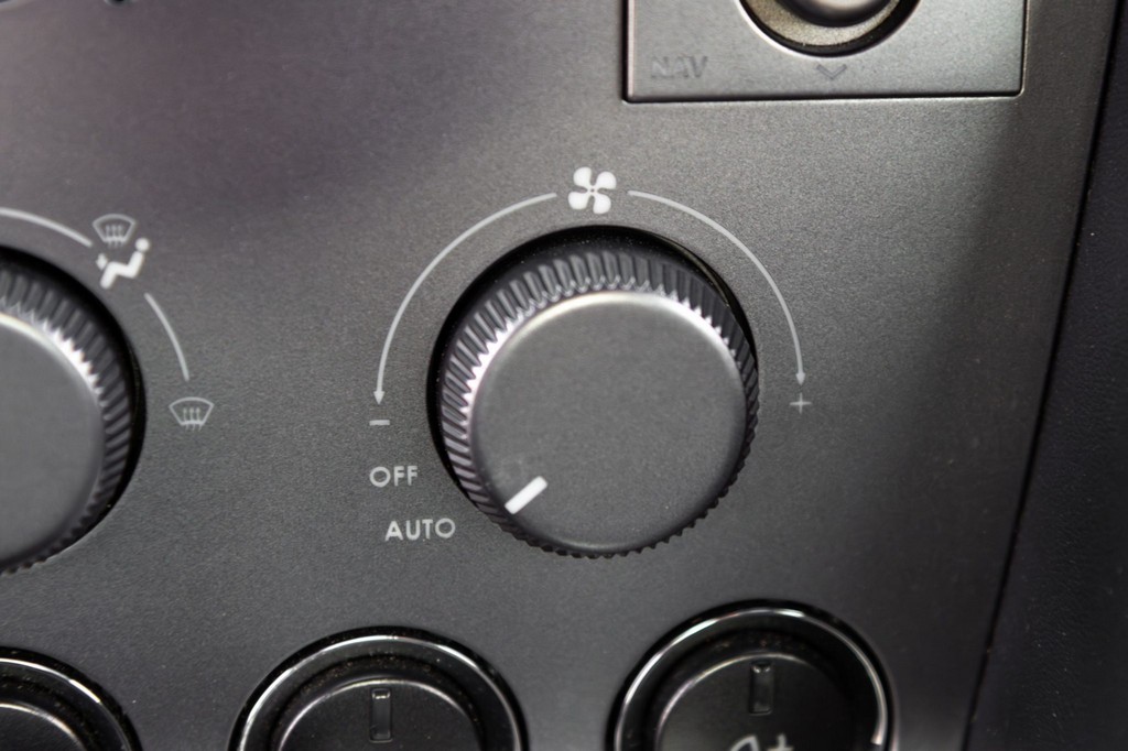 2005 Aston Martin DB9 - Image 27