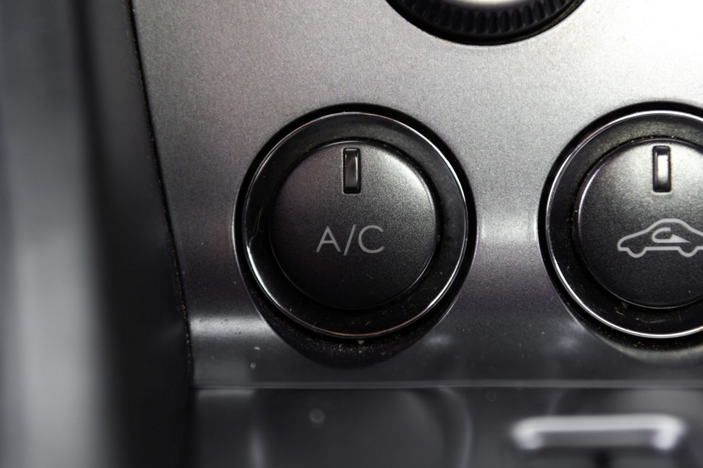 2005 Aston Martin DB9 - Image 28