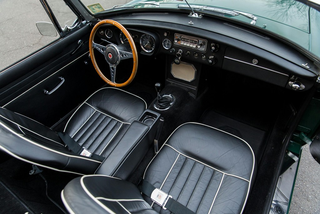 1966 MG B Roadster - Image 26