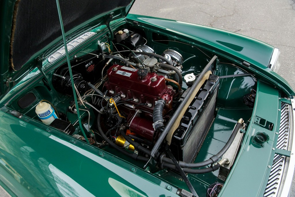 1966 MG B Roadster - Image 30