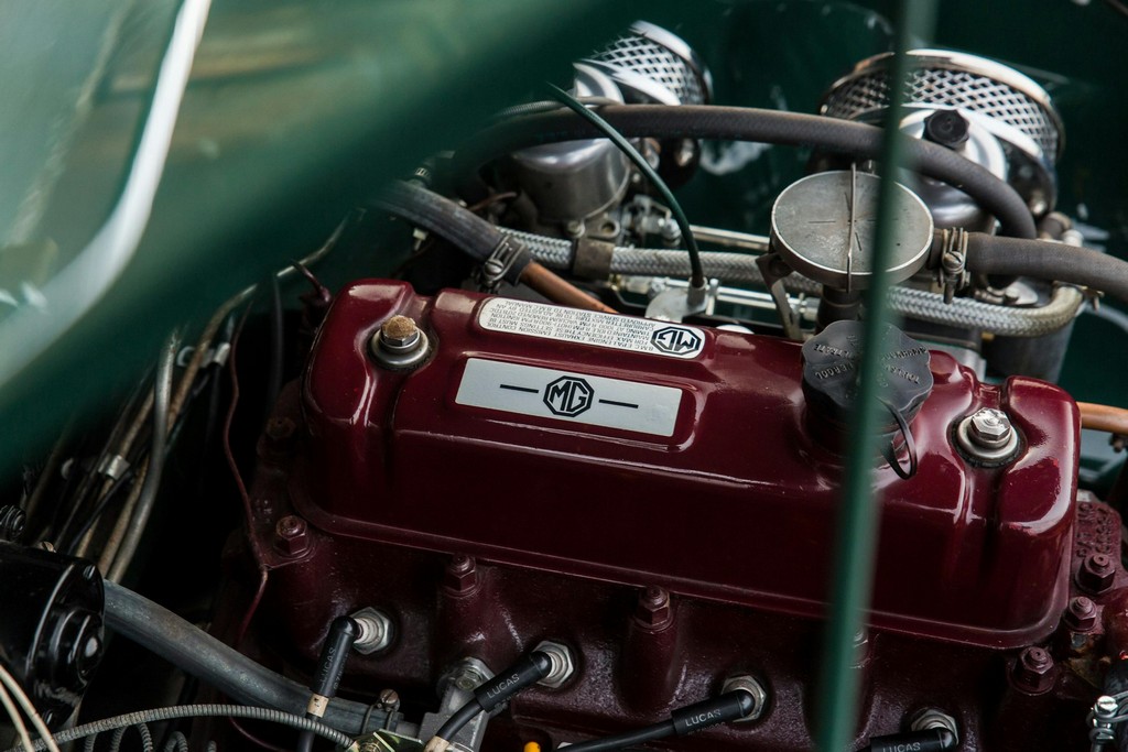 1966 MG B Roadster - Image 32