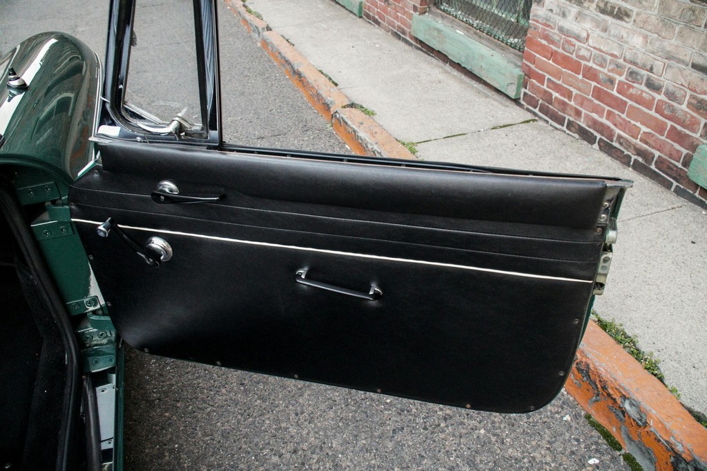 1966 MG B Roadster - Image 36