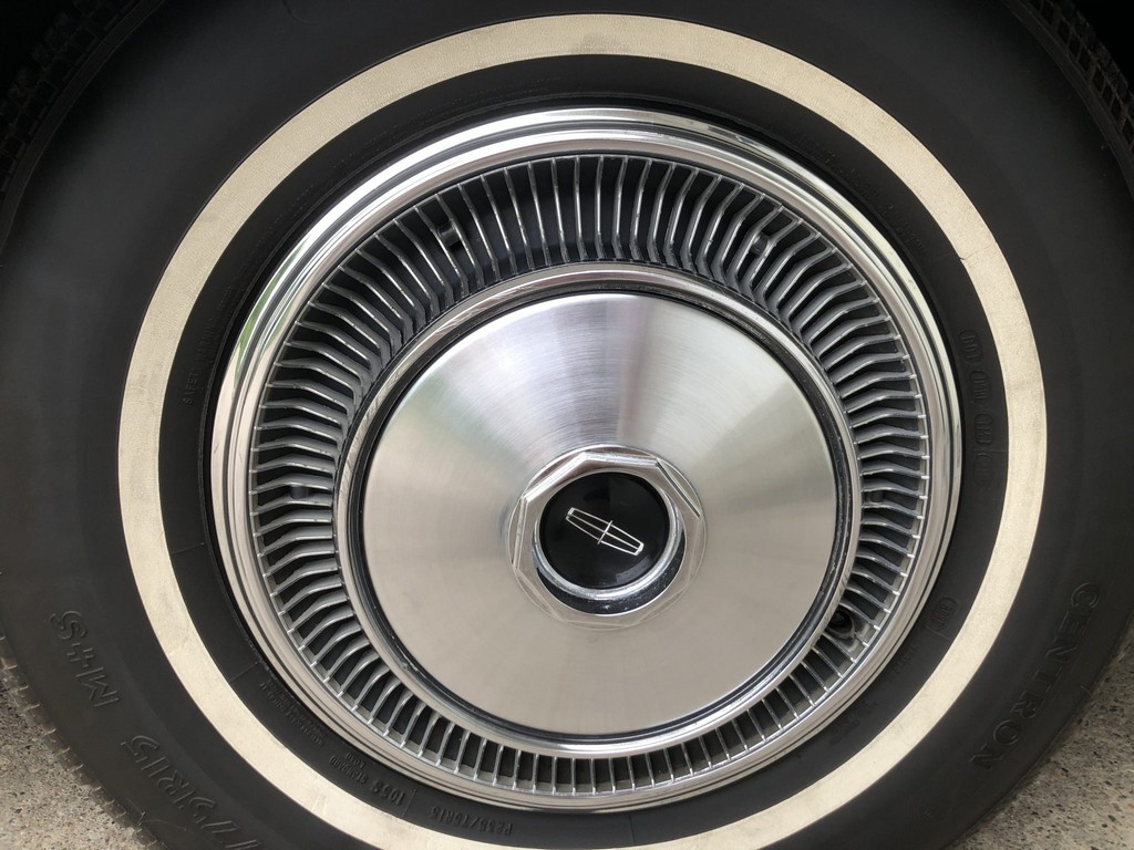 1971 Lincoln Continental Mark III - Image 34