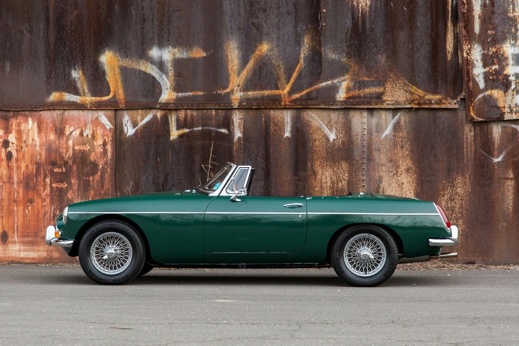 1966 MG B Roadster - Image 5