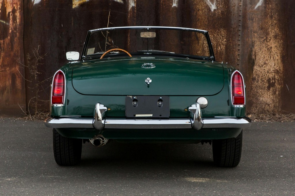1966 MG B Roadster - Image 14