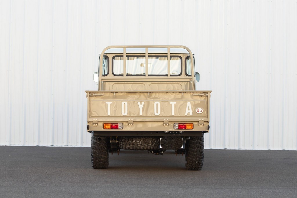 1984 Toyota Land Cruiser HJ47 Pickup - Image 4