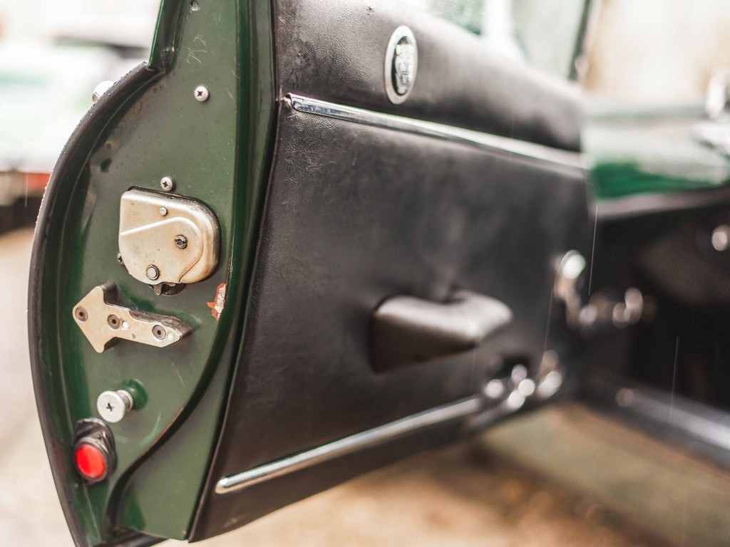 1974 Jaguar E-Type S3 Roadster - Image 2