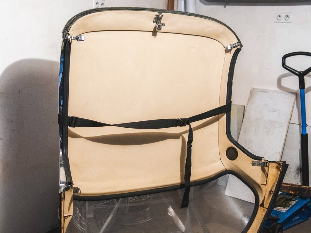 1974 Jaguar E-Type S3 Roadster - Image 11