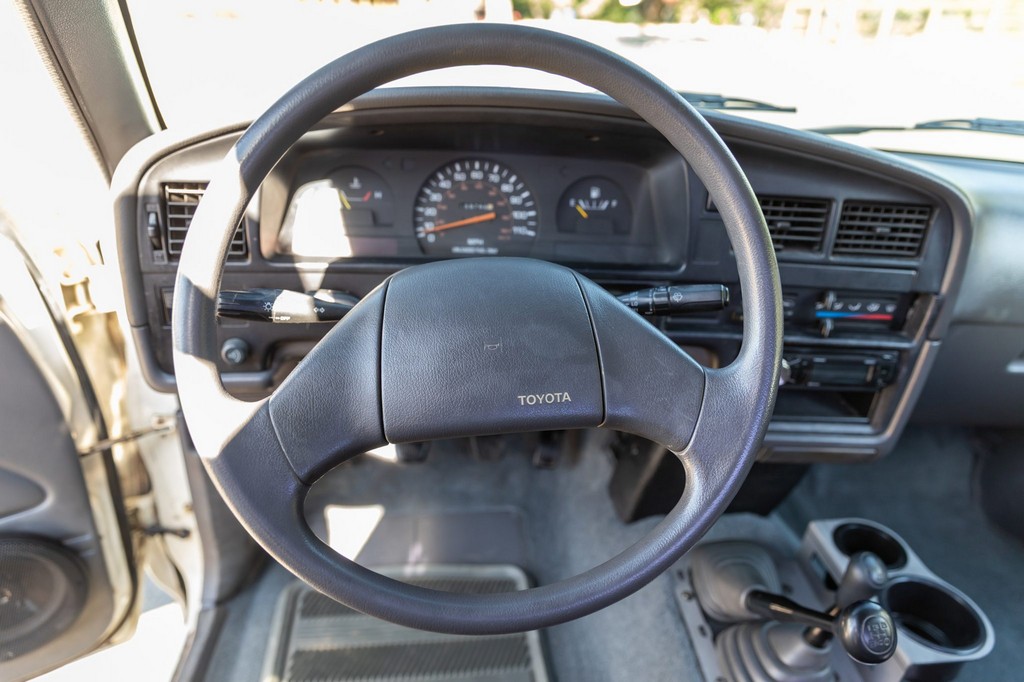 1990 Toyota Pickup XtraCab Deluxe 4×4 - Image 36