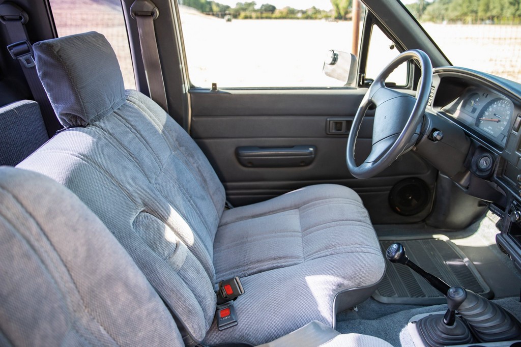 1990 Toyota Pickup XtraCab Deluxe 4×4 - Image 38
