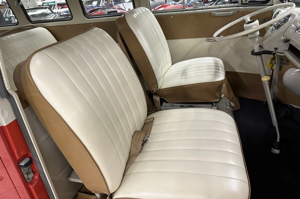 1966 Volkswagen Type 2 21-Window Deluxe Samba - Image 9