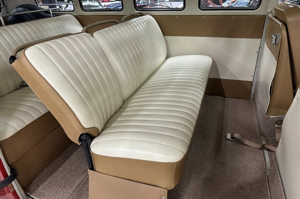 1966 Volkswagen Type 2 21-Window Deluxe Samba - Image 10