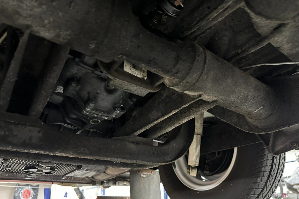 1966 Volkswagen Type 2 21-Window Deluxe Samba - Image 11