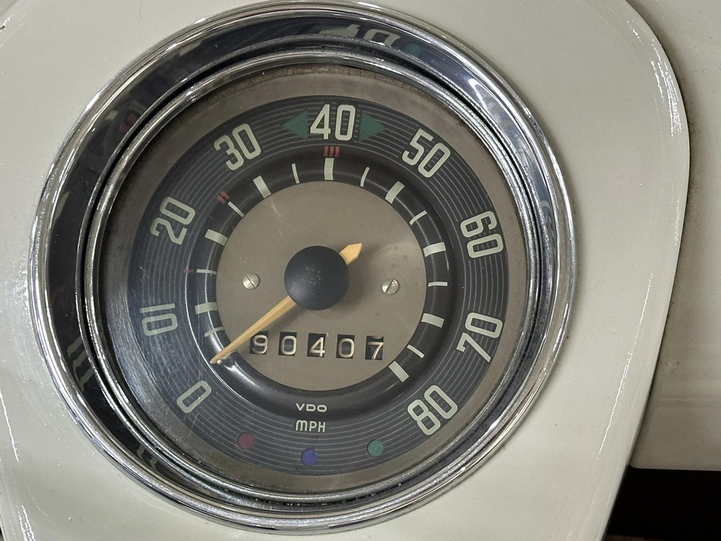 1966 Volkswagen Type 2 21-Window Deluxe Samba - Image 12