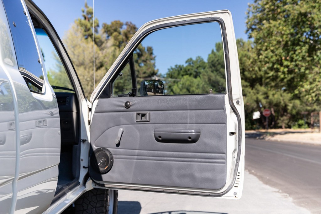 1990 Toyota Pickup XtraCab Deluxe 4×4 - Image 47