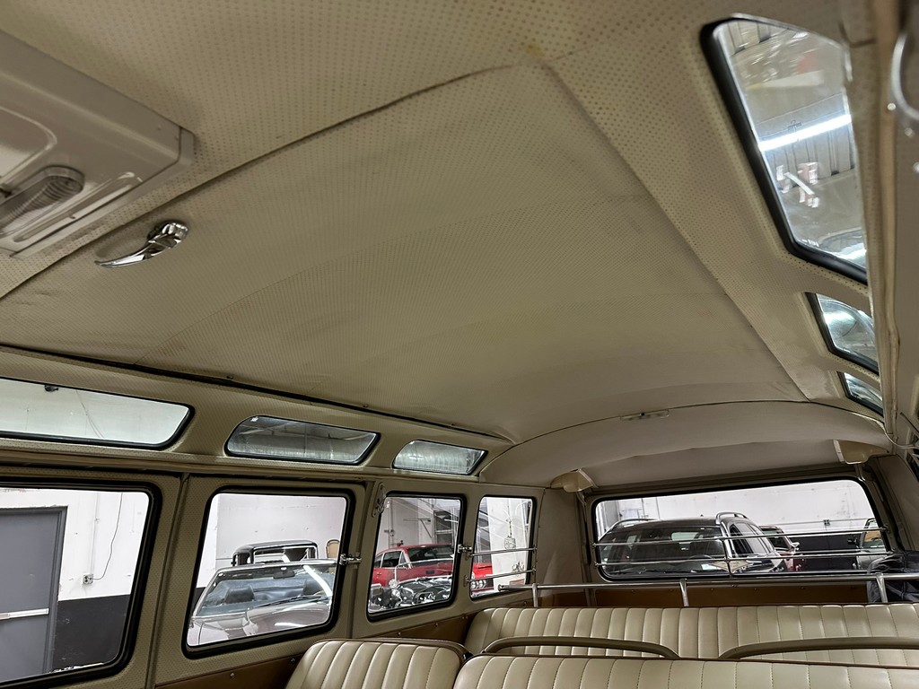 1966 Volkswagen Type 2 21-Window Deluxe Samba - Image 32