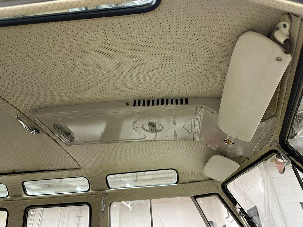 1966 Volkswagen Type 2 21-Window Deluxe Samba - Image 38