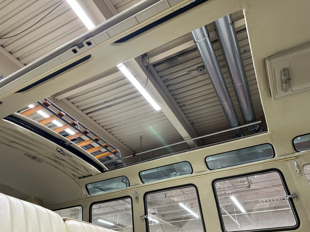 1966 Volkswagen Type 2 21-Window Deluxe Samba - Image 55