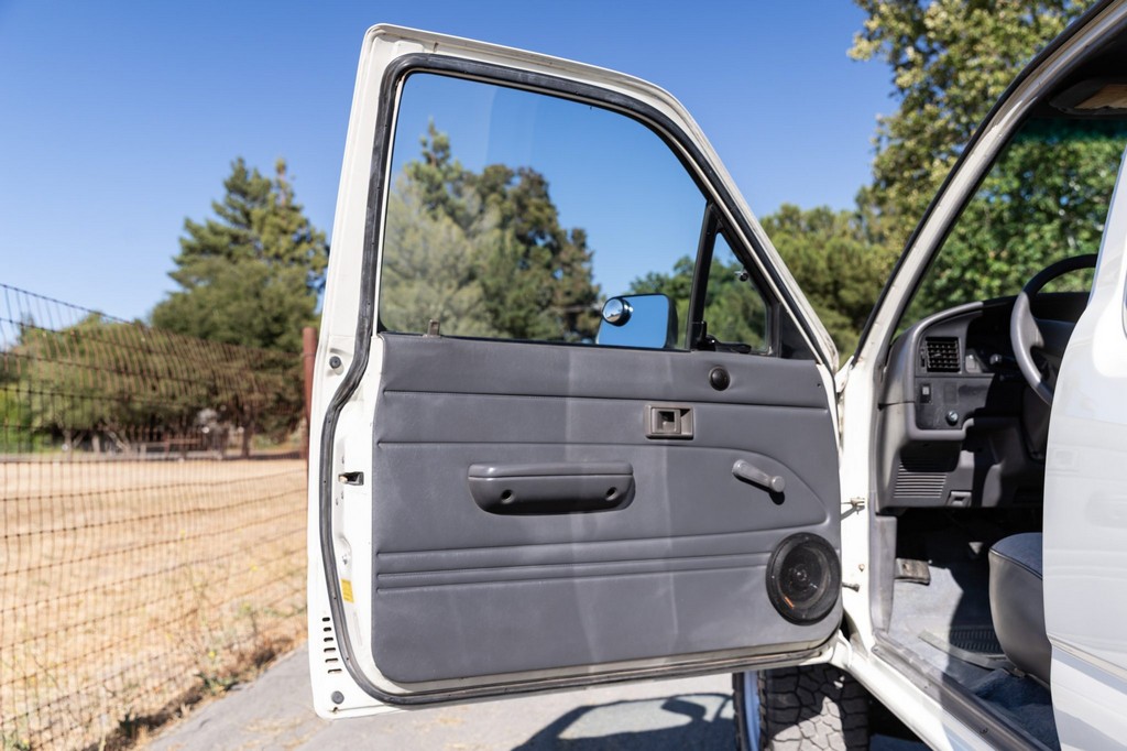 1990 Toyota Pickup XtraCab Deluxe 4×4 - Image 81