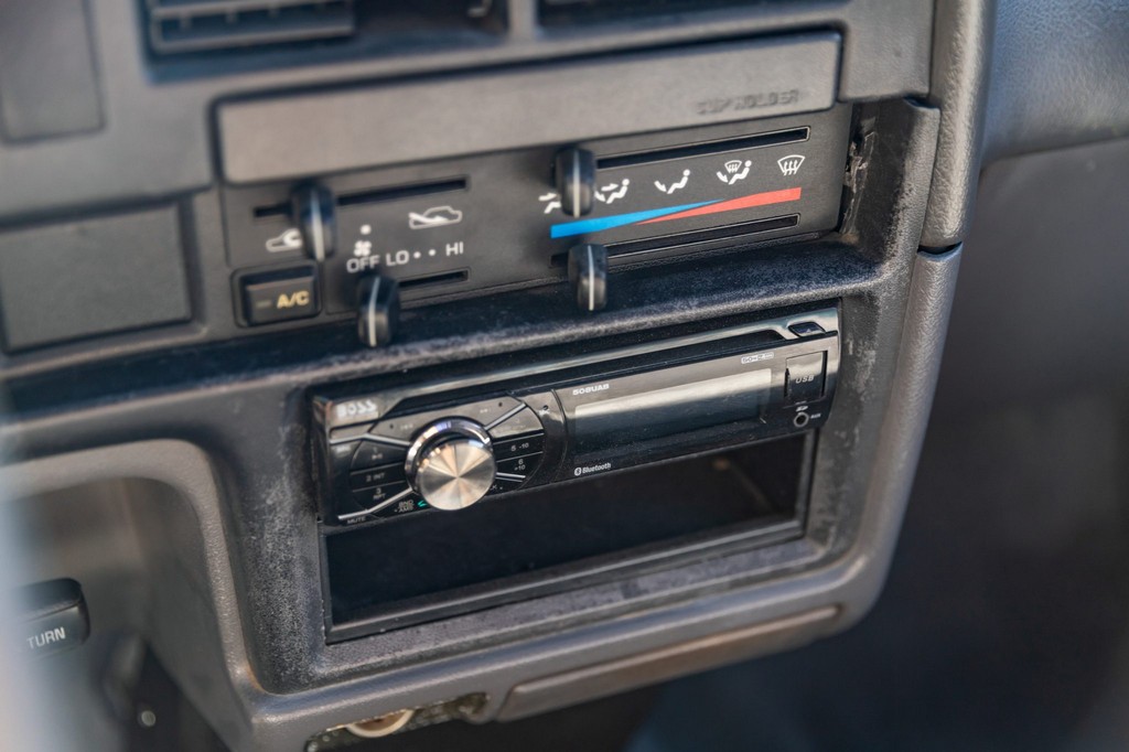 1990 Toyota Pickup XtraCab Deluxe 4×4 - Image 89