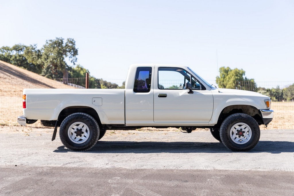 1990 Toyota Pickup XtraCab Deluxe 4×4 - Image 90