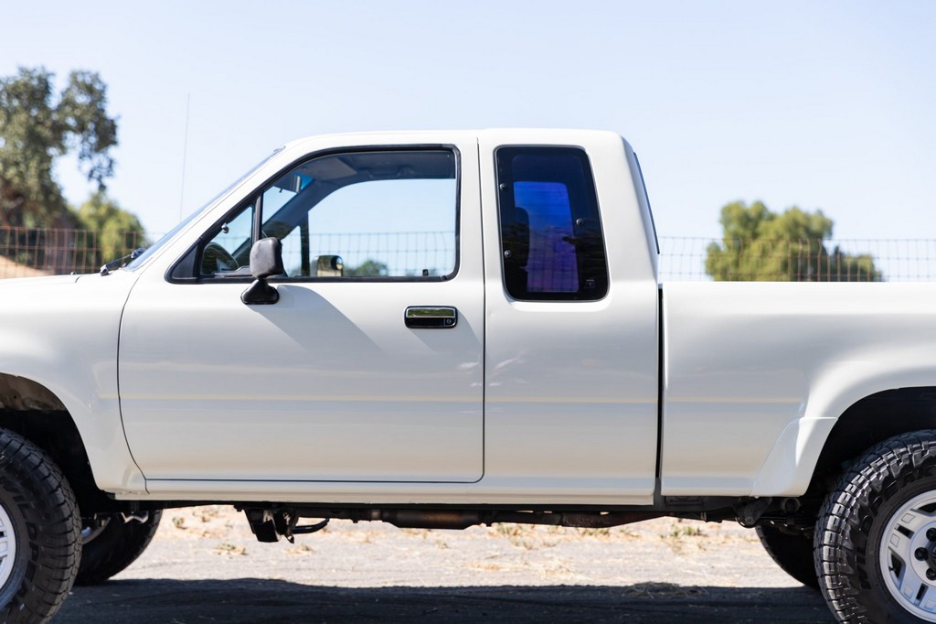1990 Toyota Pickup XtraCab Deluxe 4×4 - Image 96