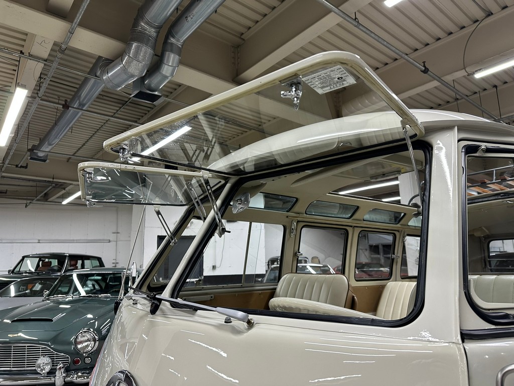 1966 Volkswagen Type 2 21-Window Deluxe Samba - Image 74