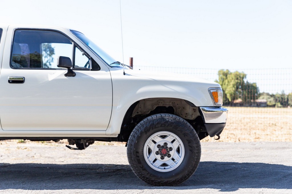 1990 Toyota Pickup XtraCab Deluxe 4×4 - Image 105