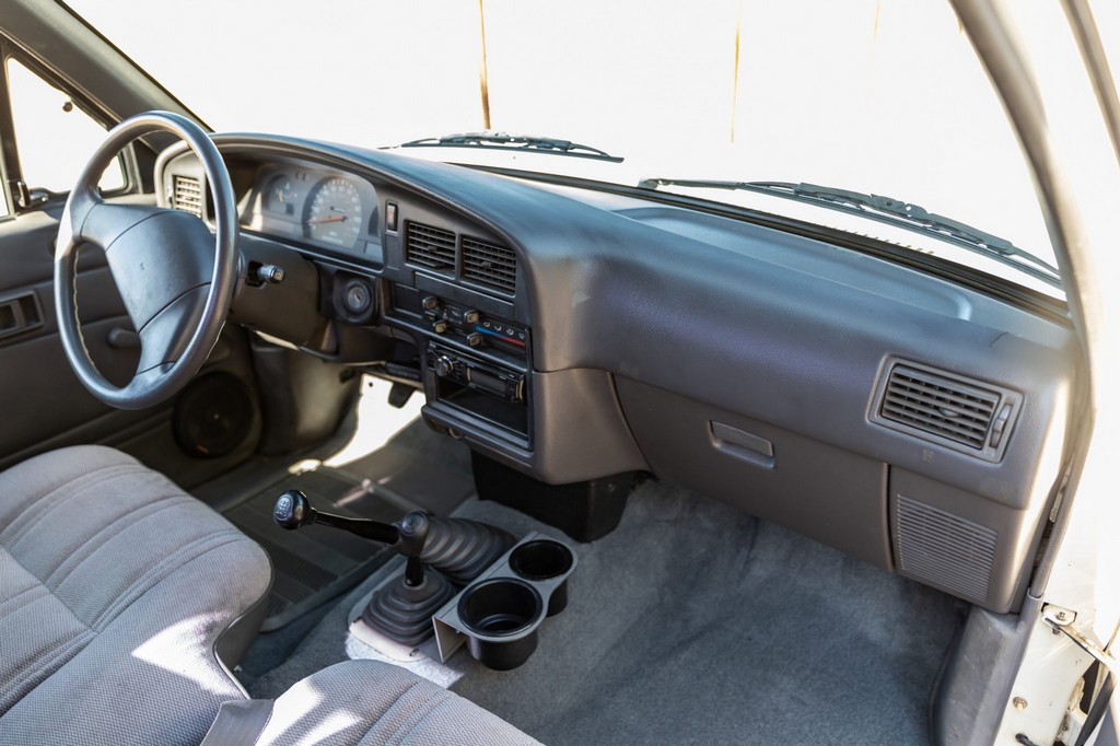 1990 Toyota Pickup XtraCab Deluxe 4×4 - Image 116